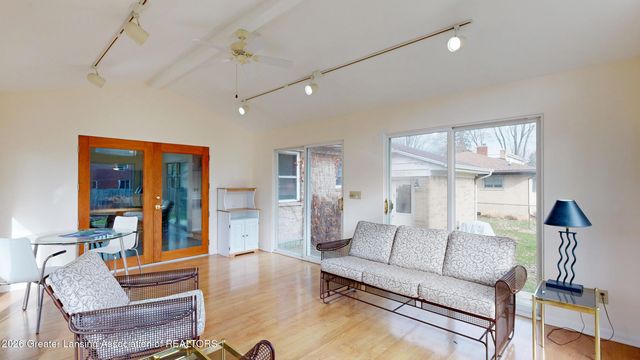 230 Kenberry Drive, East Lansing, MI 48823
