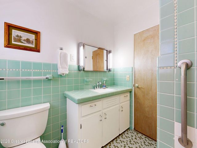 230 Kenberry Drive, East Lansing, MI 48823