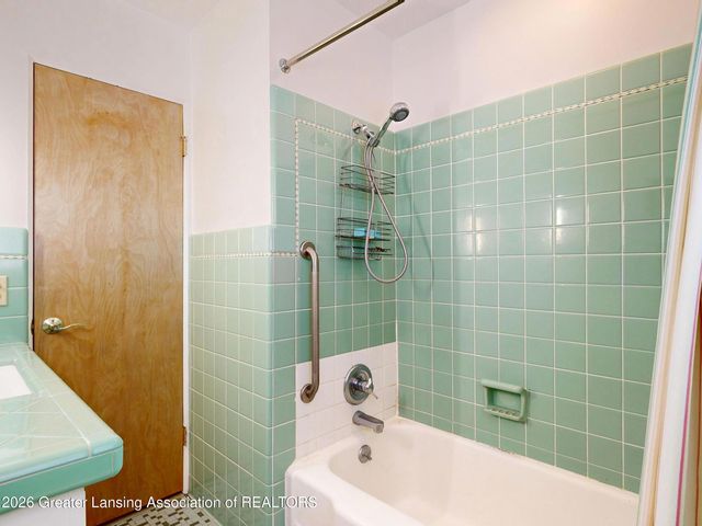 230 Kenberry Drive, East Lansing, MI 48823