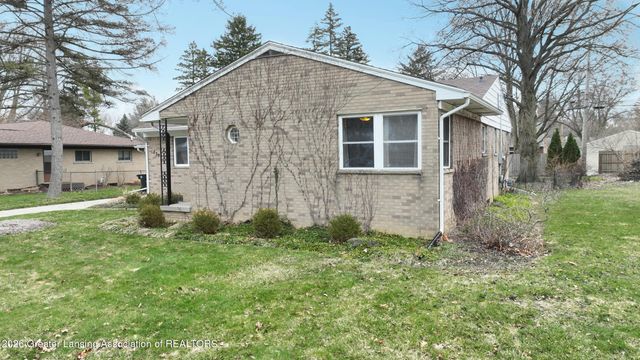 230 Kenberry Drive, East Lansing, MI 48823