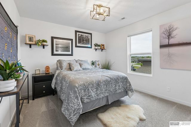 10218 Superior Drive, Papillion, NE 68046