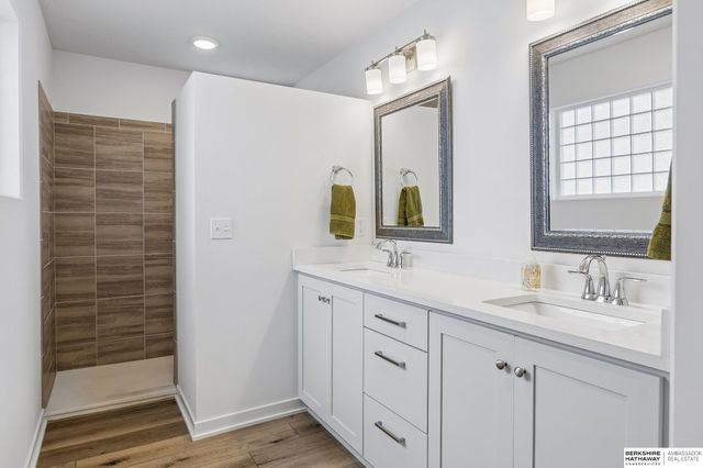 10218 Superior Drive, Papillion, NE 68046