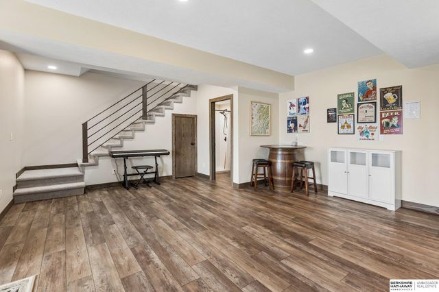 10218 Superior Drive, Papillion, NE 68046