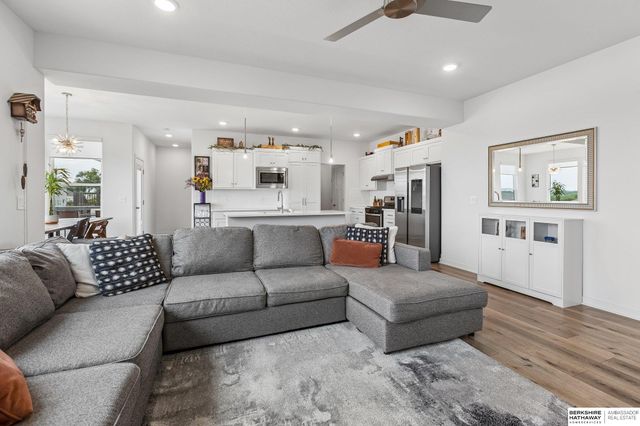 10218 Superior Drive, Papillion, NE 68046