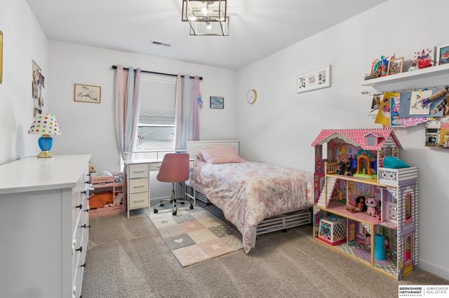 10218 Superior Drive, Papillion, NE 68046