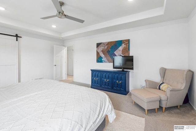 10218 Superior Drive, Papillion, NE 68046