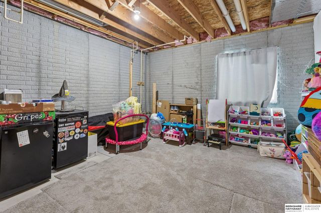 10218 Superior Drive, Papillion, NE 68046