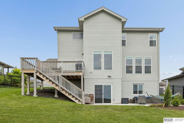 10218 Superior Drive, Papillion, NE 68046