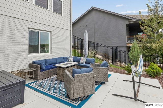 10218 Superior Drive, Papillion, NE 68046