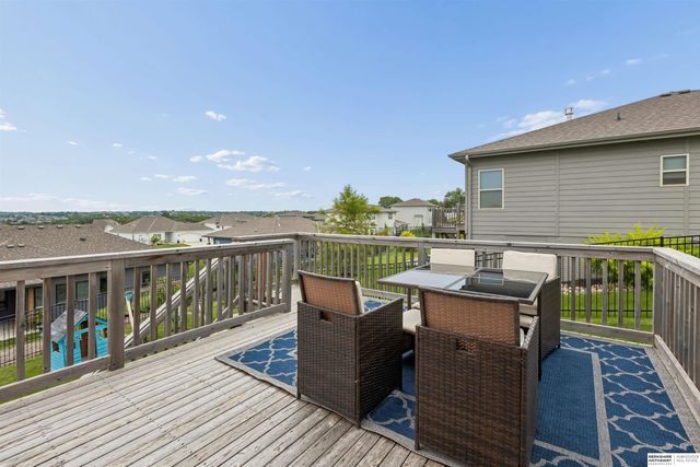 10218 Superior Drive, Papillion, NE 68046