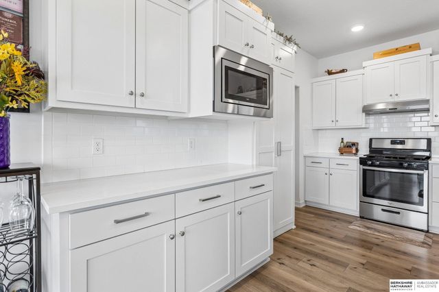 10218 Superior Drive, Papillion, NE 68046