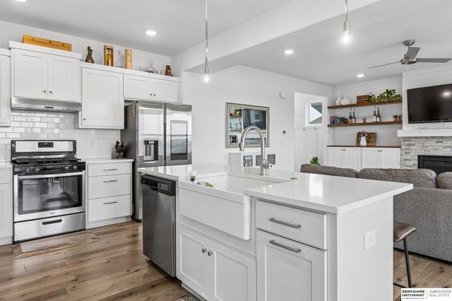 10218 Superior Drive, Papillion, NE 68046