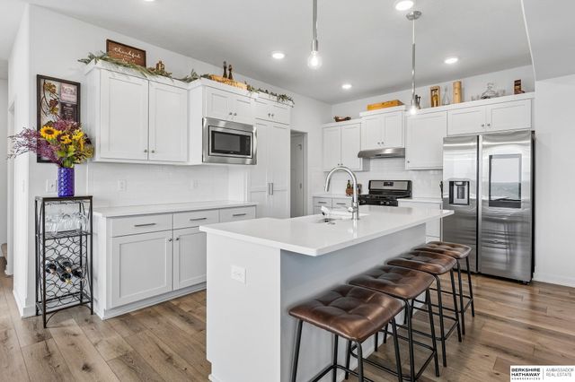 10218 Superior Drive, Papillion, NE 68046