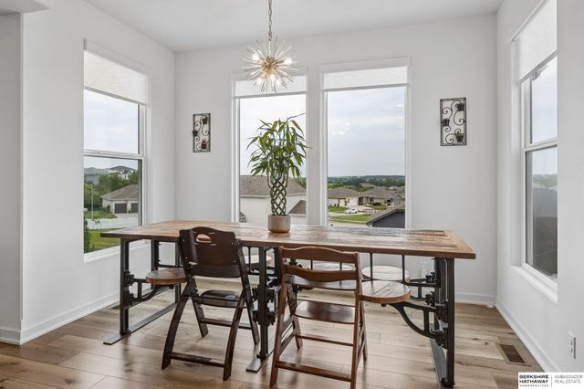 10218 Superior Drive, Papillion, NE 68046