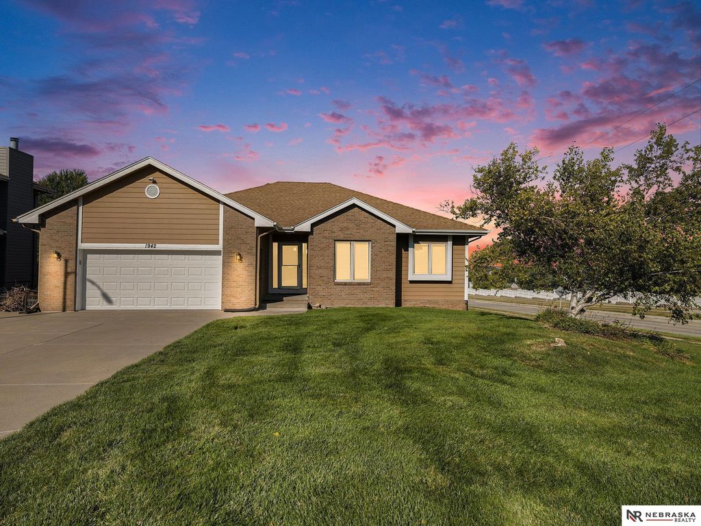 1942 N 151 Plaza, Omaha, NE 68154