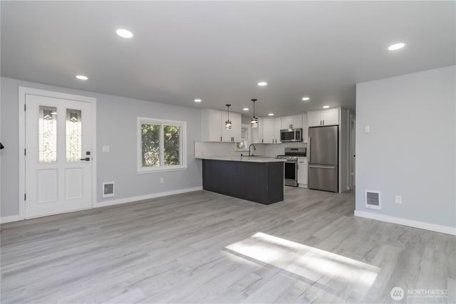 11244 10th Ave S, Seattle, WA 98168