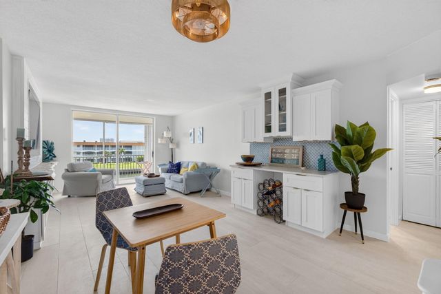 100 Paradise Harbour Boulevard 307, North Palm Beach, FL 33408