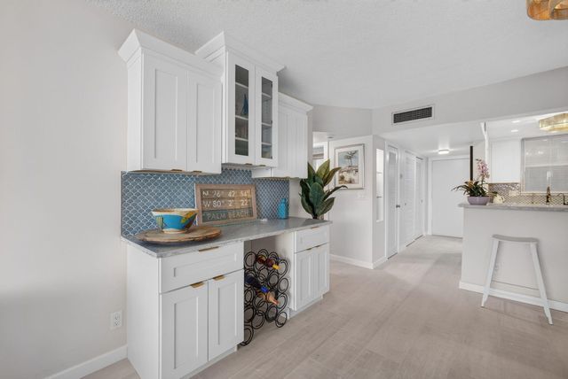 100 Paradise Harbour Boulevard 307, North Palm Beach, FL 33408