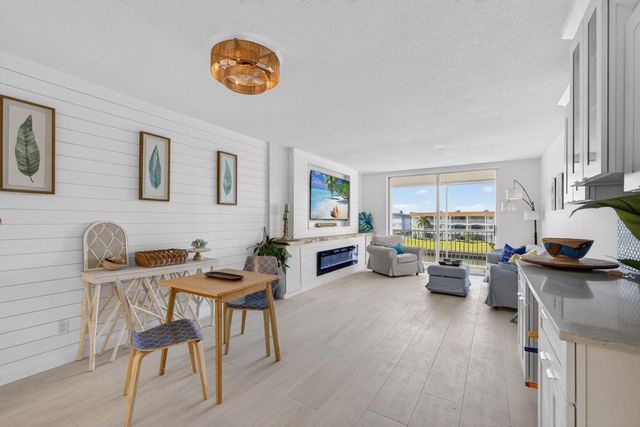 100 Paradise Harbour Boulevard 307, North Palm Beach, FL 33408