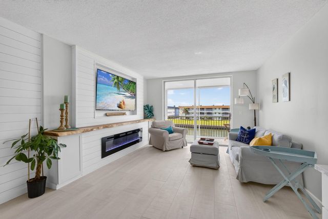100 Paradise Harbour Boulevard 307, North Palm Beach, FL 33408