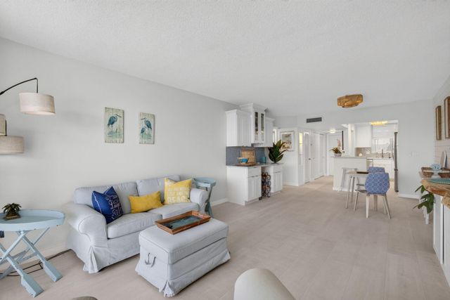 100 Paradise Harbour Boulevard 307, North Palm Beach, FL 33408