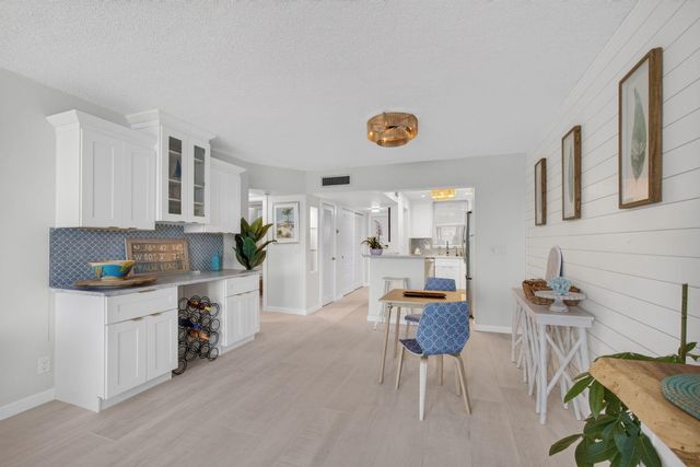 100 Paradise Harbour Boulevard 307, North Palm Beach, FL 33408
