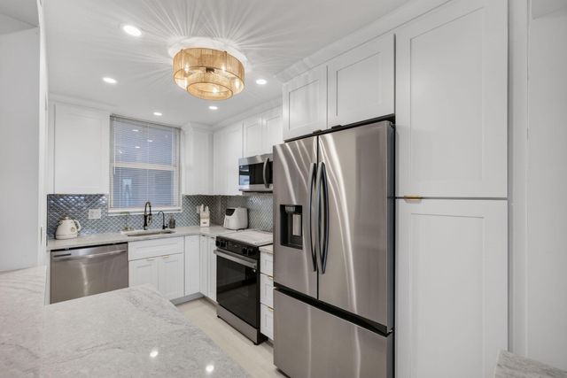 100 Paradise Harbour Boulevard 307, North Palm Beach, FL 33408