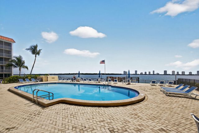 100 Paradise Harbour Boulevard 307, North Palm Beach, FL 33408