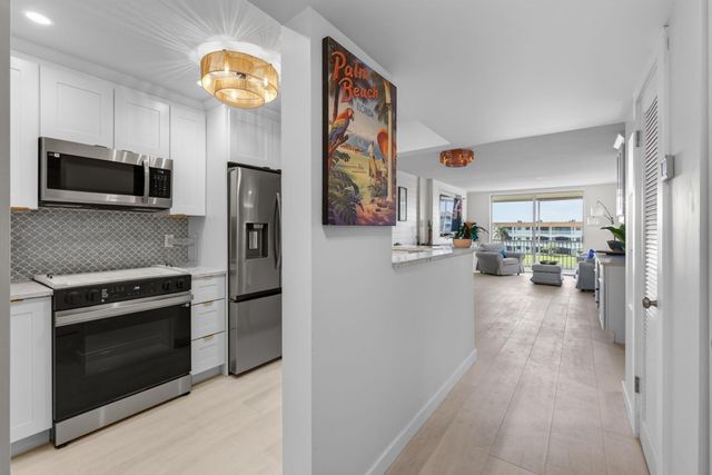 100 Paradise Harbour Boulevard 307, North Palm Beach, FL 33408