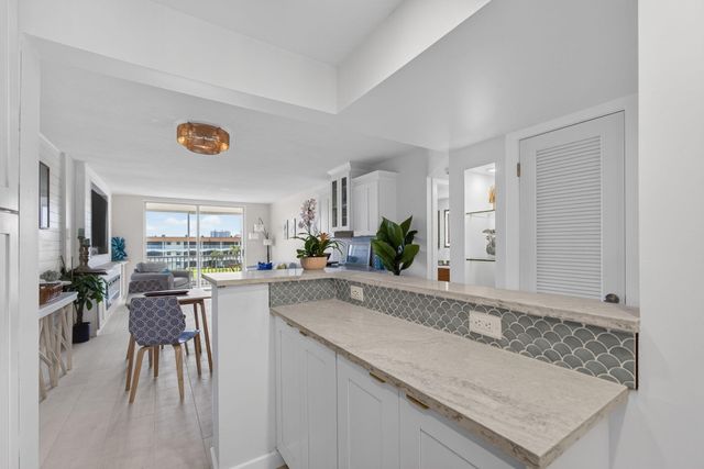 100 Paradise Harbour Boulevard 307, North Palm Beach, FL 33408