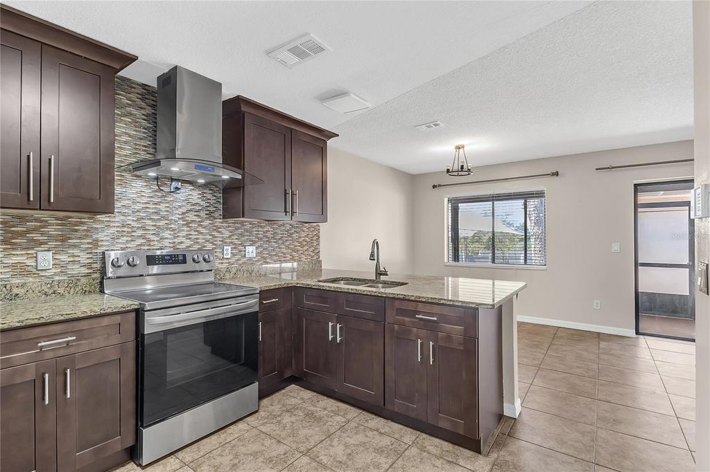 Image 11 of property listing at 7316 RADIANT CIRCLE, Orlando, FL 32810