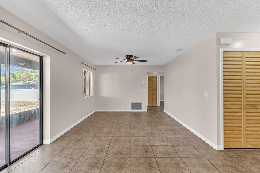 Image 13 of property listing at 7316 RADIANT CIRCLE, Orlando, FL 32810
