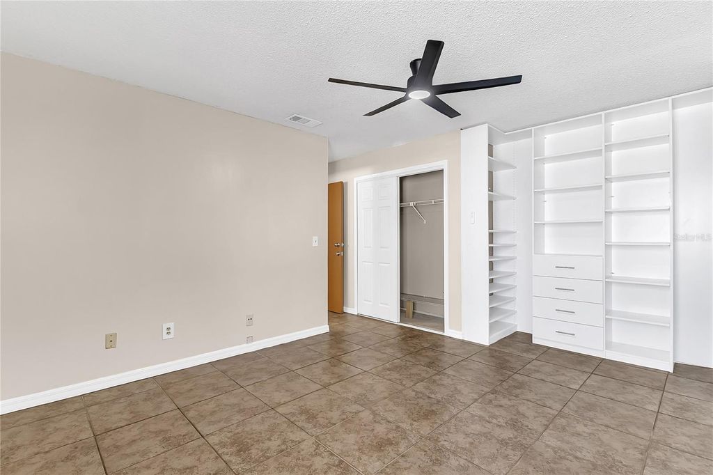 Image 15 of property listing at 7316 RADIANT CIRCLE, Orlando, FL 32810