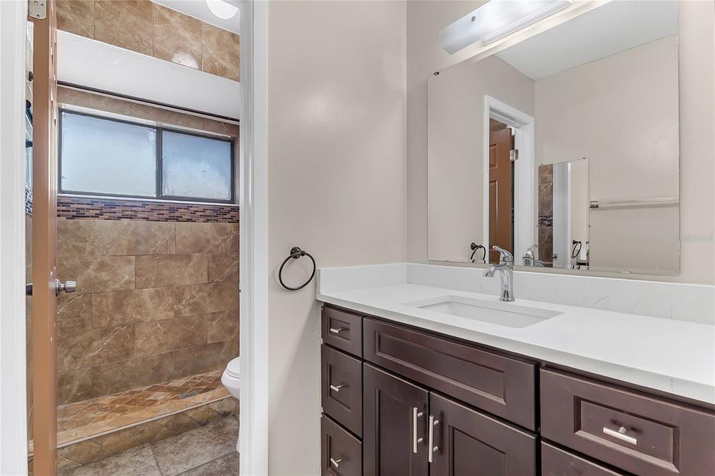 Image 16 of property listing at 7316 RADIANT CIRCLE, Orlando, FL 32810