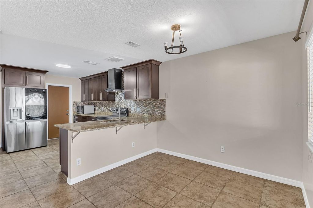 Image 7 of property listing at 7316 RADIANT CIRCLE, Orlando, FL 32810