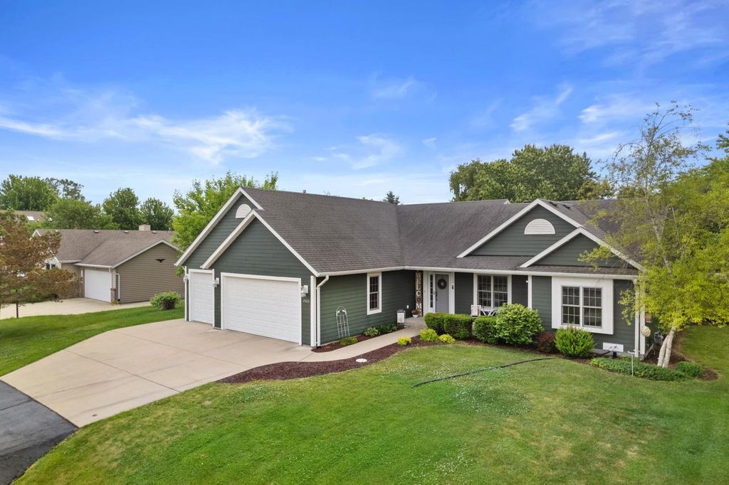 2525 Antoinette TRAIL, Racine, WI 53402