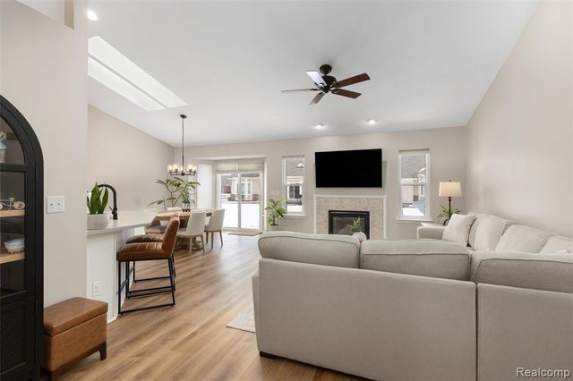 26167 Captains Landing, New Baltimore, MI 48051