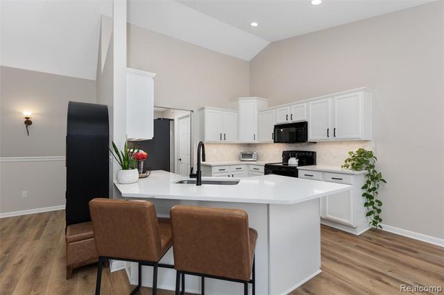 26167 Captains Landing, New Baltimore, MI 48051