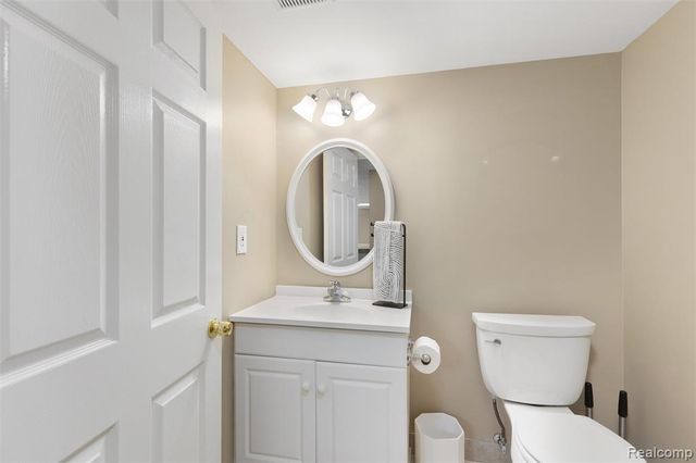 26167 Captains Landing, New Baltimore, MI 48051