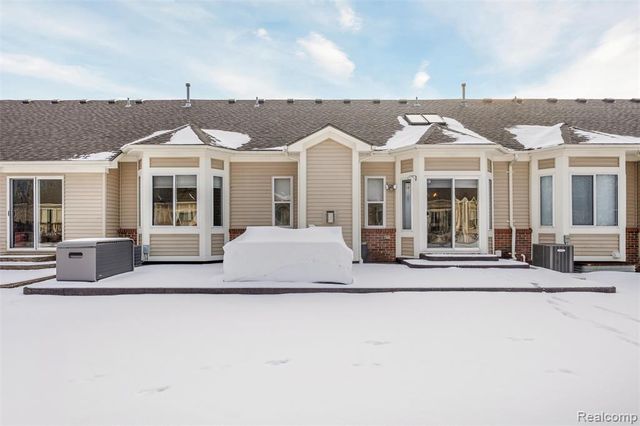 26167 Captains Landing, New Baltimore, MI 48051