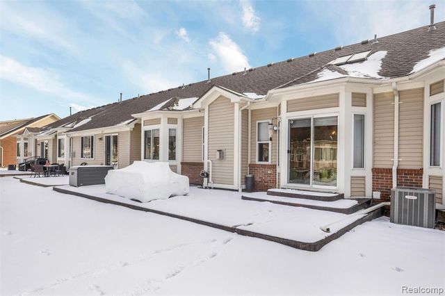 26167 Captains Landing, New Baltimore, MI 48051