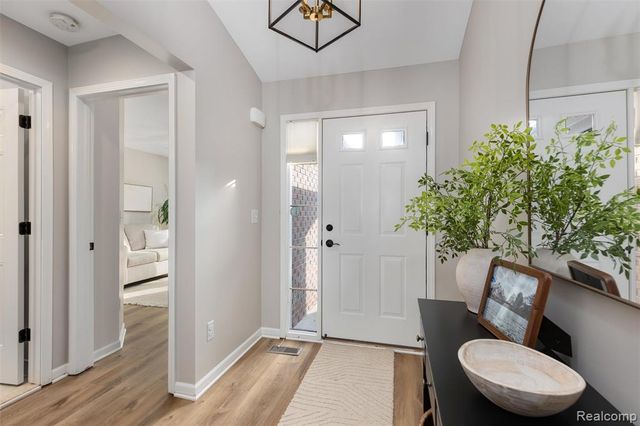 26167 Captains Landing, New Baltimore, MI 48051