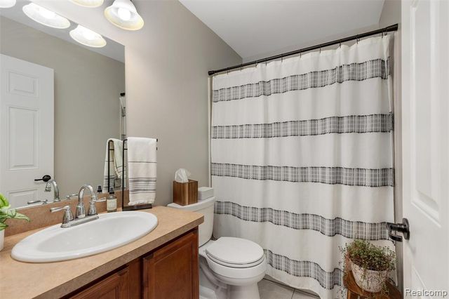 26167 Captains Landing, New Baltimore, MI 48051