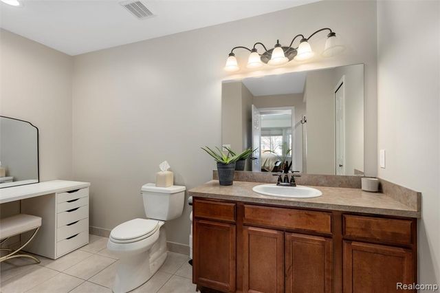 26167 Captains Landing, New Baltimore, MI 48051