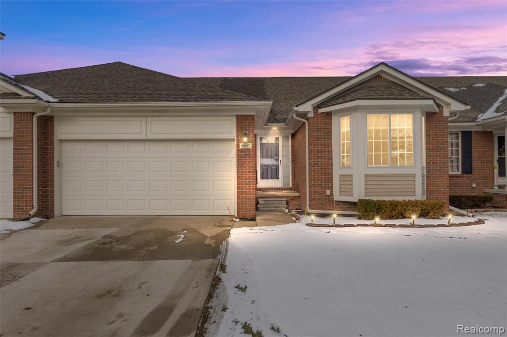 26167 Captains Landing, New Baltimore, MI 48051