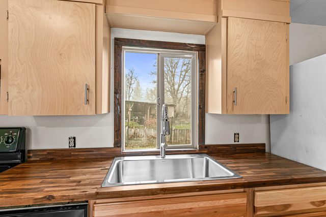 24542 Redwood Highway 38, Kerby, OR 97531