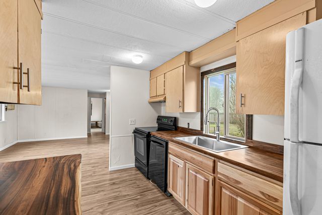 24542 Redwood Highway 38, Kerby, OR 97531