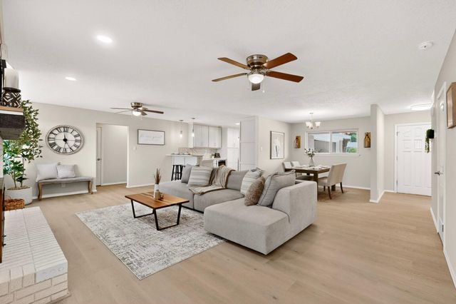 1305 Evelyn Court NE, Albuquerque, NM 87112