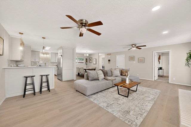 1305 Evelyn Court NE, Albuquerque, NM 87112