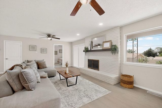 1305 Evelyn Court NE, Albuquerque, NM 87112